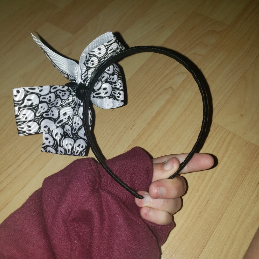 Hot Topic Scream black and white bow headband